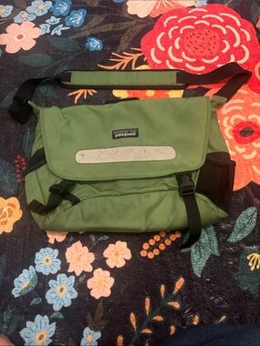 Patagonia vintage critical mass Green Messenger Bag